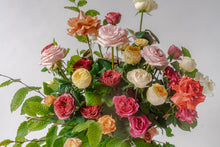 Load image into Gallery viewer, Luxe rose urn design