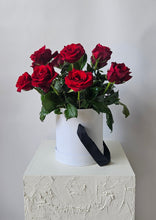 Load image into Gallery viewer, Rouge red rose hat box