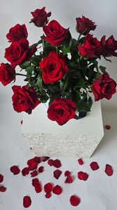 Rouge red rose hat box