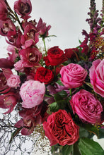Load image into Gallery viewer, Seasonal Deep &amp; Moody vase design