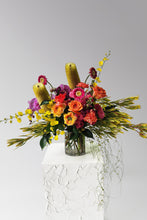 Load image into Gallery viewer, Seasonal Cheery &amp; Bright vase design
