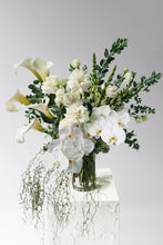 Load image into Gallery viewer, Seasonal Green and White vase design