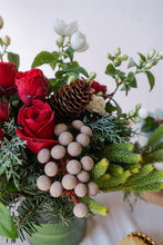 Load image into Gallery viewer, Classic Christmas vase set