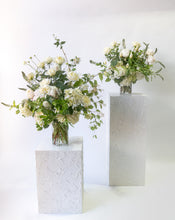 Load image into Gallery viewer, Seasonal Green and White vase design
