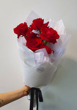 Load image into Gallery viewer, Vibrant reds reflexed rose bouquet