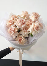 Load image into Gallery viewer, Pastel pinks reflexed rose bouquet